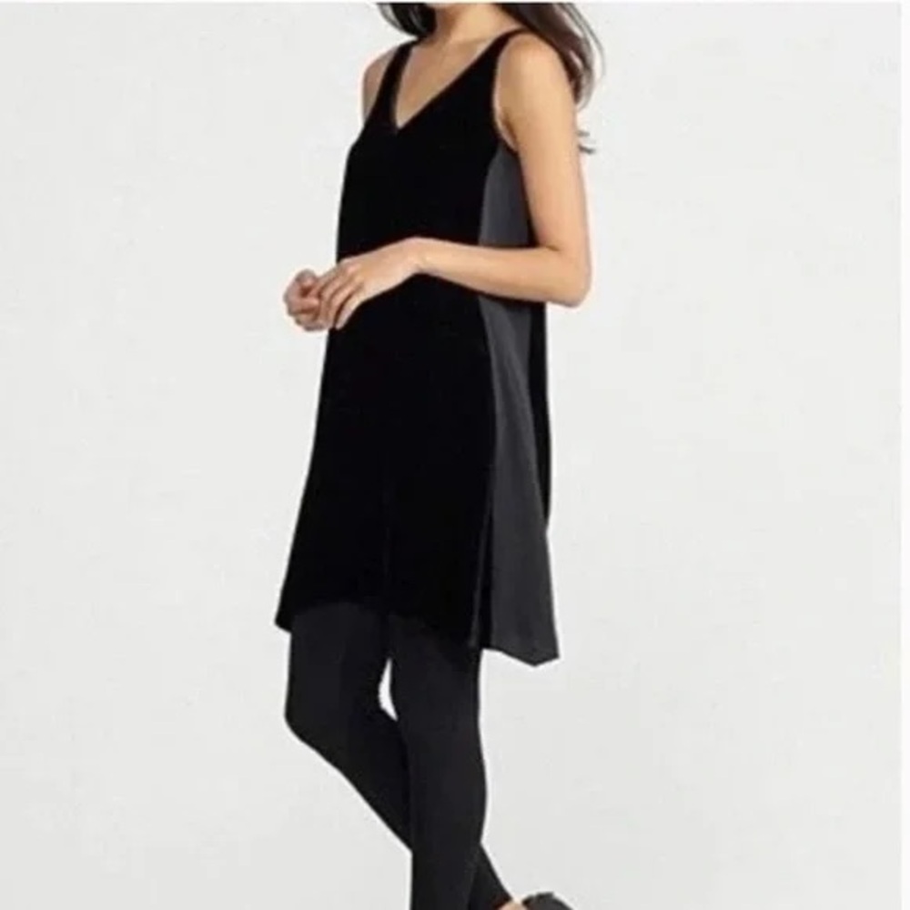 Eileen Fisher Black  Velvet Sleeveless Tunic.
Pit to pit 26 in 
Length 39.
